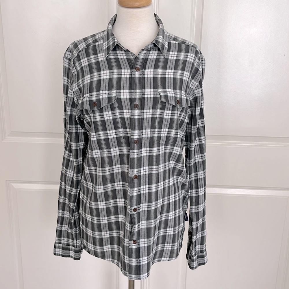 Patagonia Women's Plaid Long Sleeve Size Medium